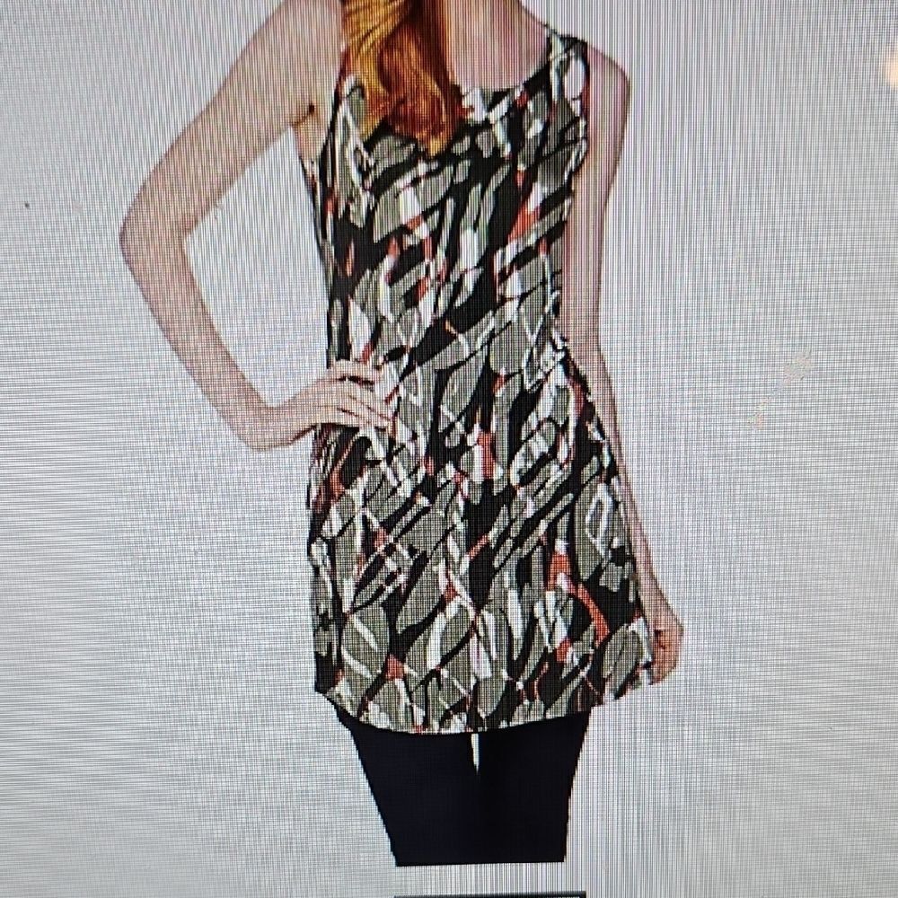 Abstract Patterned Sleeveless Blouse - Picture 3 of 6